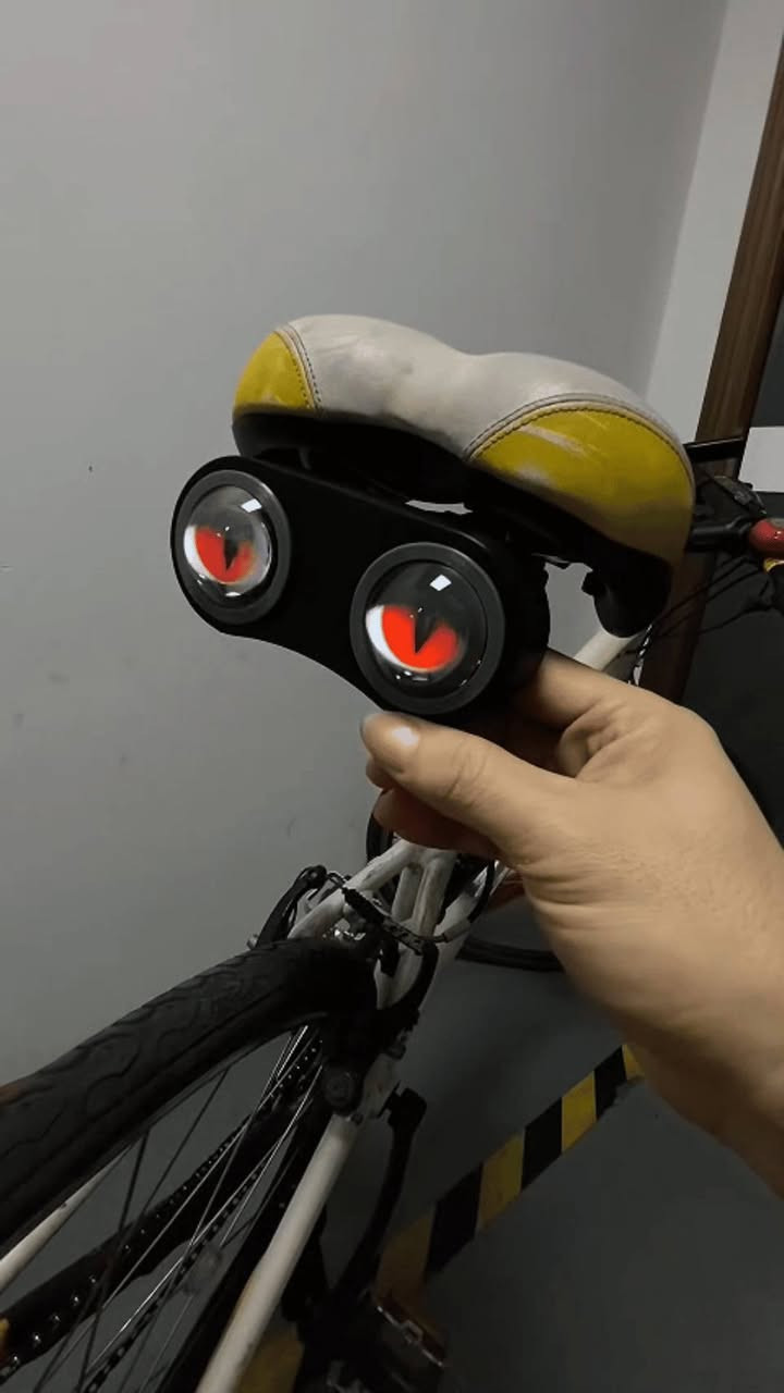 🚴‍♂️ خلّي دراجتك تراقب الطريق! 👀

عيون LED الذكية للدراجات ✨

إضاءة متحركة تلفت الانتباه وتزيد الأمان ليلًا ونهارًا

🔋 تشحن USB

📱 تتحكم فيها من الموبايل وتغيّر شكل العيون

⚡ شكل خرافي + أمان أعلى

🎯 مناسبة للدراجات والبايسكلات والسكوترات

لا تفوّت التميز… خلك مختلف بالطريق 🔥

📦 متوفر الآن – اطلبه قبل النفاد!


**إذا كنت صاحب هذا الإعلان وتريد حذفه لأي سبب، رجاءا أرسل رسالة إلى الدعم الفني**