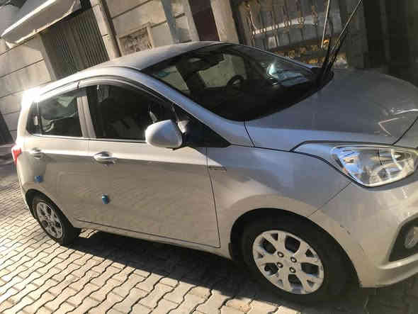 السلام عليكم 
عندي سياره اكراند 2015 
مكفوله من الحادث 
ماعده بعض الشخوط رقم بغداد باسمي
محرك 4 سلندر مرآة كهربائية شاشة اندرويد 
عداد المسافه 39 الف كيلو متر حقيقي السياره 
تبريد ممتاز الحداديه والكهربائيات والمحرك والكير ممتازات 
وكلها شغاله وبحالة الشركه سويج تشغل عدد ٢ ريموت 
الاصلي 
مكاني السيارة بغداد العطفيه قرب نادي الزوراء 
راعي السياره حيدر ابو حسين الاتصال  ***********  الاسعر اتصل بي
