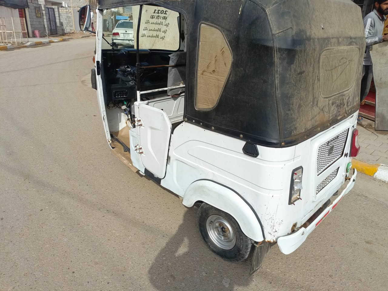 يا الله تكتك موديل واحد وعشرين أوراق وكيل شاكر تكتك حلو وجاهزه سعر 5و600 وبيه مجال الشراي مكان ميسان الماجديه ***********
