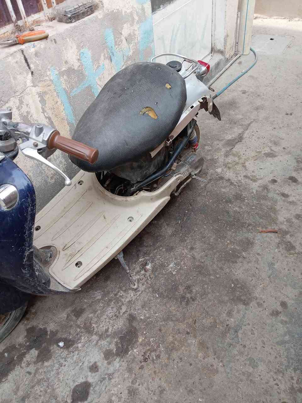 سلام عليكم عبد الحليم البيع شغاله مكينه ناعمه نقص باتري او كفرات خلفيه السعر ٩٠ الف مكاني بغداد الدوره ***********
