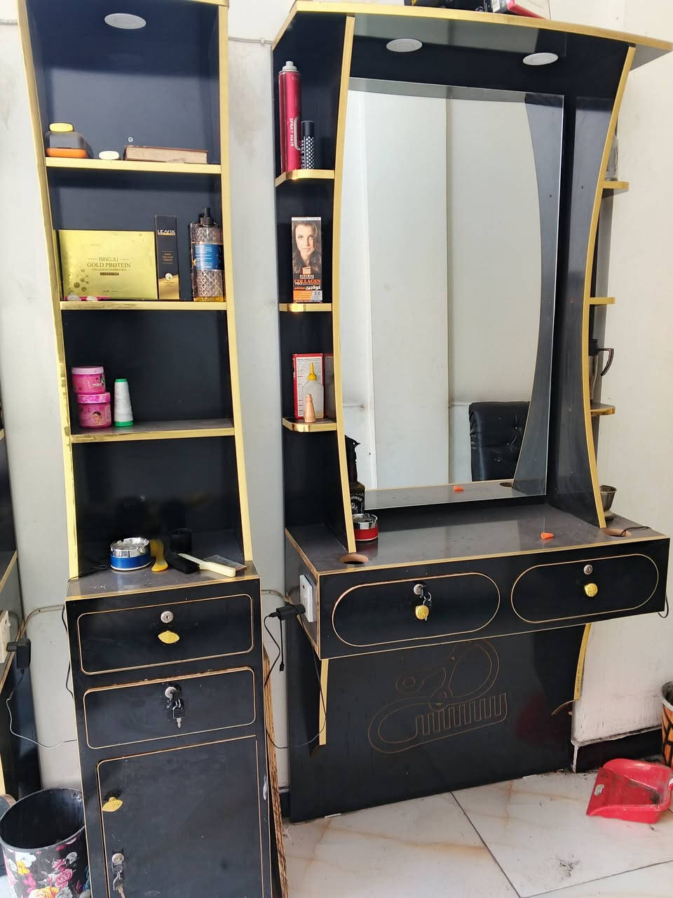 تجهيز محل كامل غراض محل حلاقة للستفسار ***********
