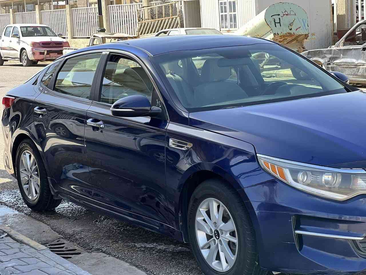 السلام عليكم للبيع kia optima موديل 2018 فئة fe رقم واسط بـ اسمي حادثها فقط بنيد مبدل بدون دواخل ولا شواصي بيها منضومة زينون شمسي 
مواصفات : شاشة كامرة حساس خلفي تحكم ستيرن نضام sport / Eco / normal يدات نيكل دواخل بيجي بلاد مثبت سرعة السيارة ما ناقصها شي من كل النواحي مكينة بلاد لا مفتوحه ولا تنقيص ولا تبخير 
مكاني كوت و للاستفسار اكثر ‭0778 227 3286‬
السعر 134 وبيها مجال
