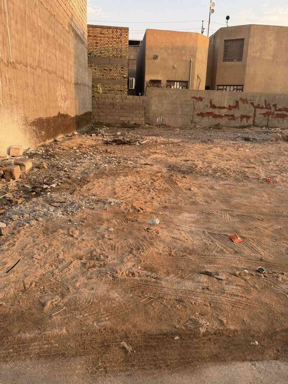 السلام عليكم للبيع فقط قطعة ارض طابو زراعي بمنطقة حي الزيتون سند 25كبل وكالة خاصة باسمك تدخل سهم بالطابو باسم عراقي شرط تتواجه وياه منطقة تعتبر طابو صرف من كد مامرتبة تبليط خدمات كامله مكمله بضهر جامعة الشرق مقابيل السجن والعلوة  مساحته 190 متر تقريبا  المنطقة كله بناء جديد وناس مرتبة كهرباء ماء تبليط ابابك سعره 67وبيه مجال تعتبر مركز مدينة كلشي قريب عليه شارع الوفود 5دقائق عنه والقطعة ثاني قطعة بالمنطقة بصف الركن موقع كلش حلو ومميز ***********
