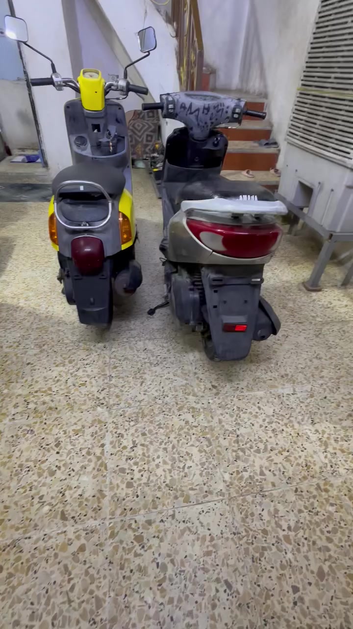 السلام عليكم درجتين بريز و بوليس الدرجتين شغالات وخير من الله كهربائيات كله شغاله مكينه وكاله السعر بوليس ٦٠٠ و البريز ٥٥٠ وبيهن مجال للشراي مكاني مدينه الصدر الرقم *********** متواجد اتصال بس
