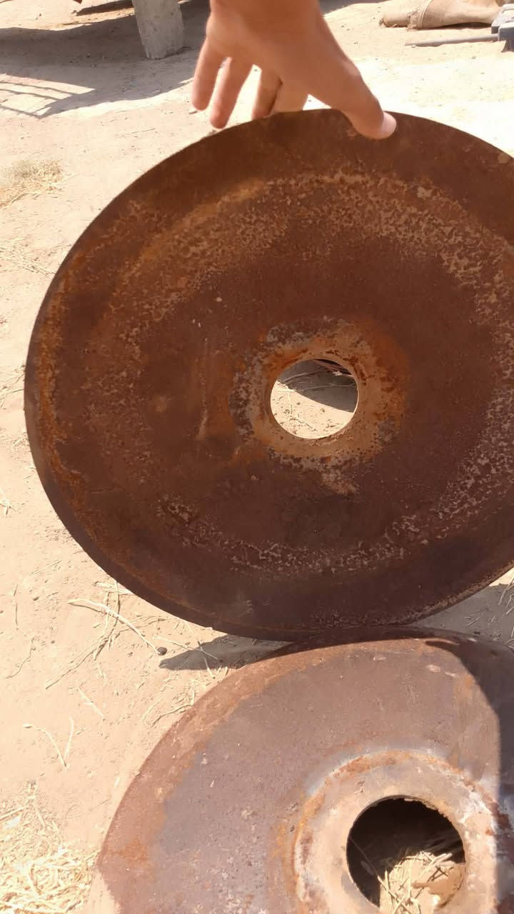 صوج دسك عدد١٢ صاج مسخدم فرنسي سعر ٣٥ الف لواحد عنوان تكريت حي صناعي  ***********اومراسله صفحه
