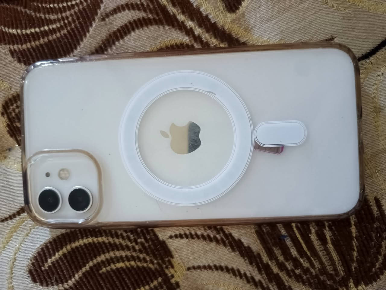 السلام عليكم ايفون ١١عادي ذاكره ١٢٨بطاريه ٨١بلاد السعر ٢٢٠وبي مجال الل شراي الموبايل حت كارتونو موجود الرقم ***********

