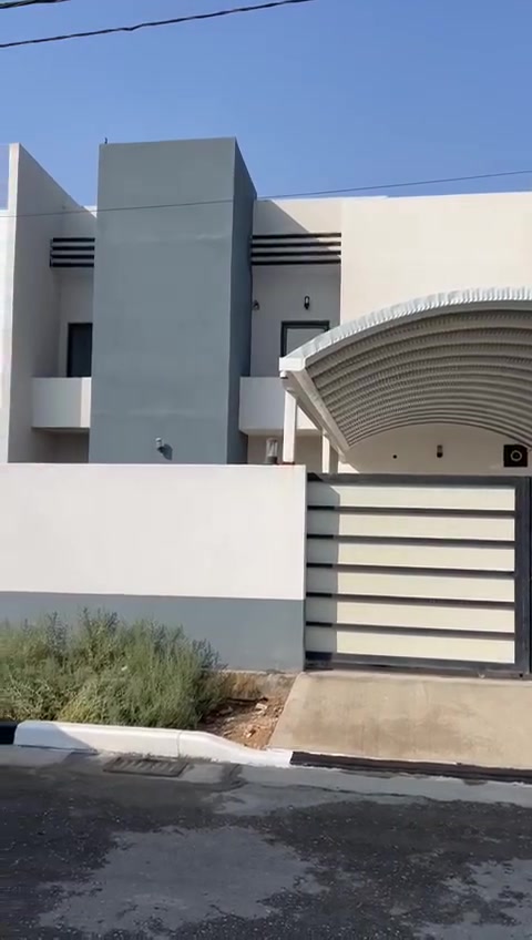دار "ركن" مميزة للبيع في مجمع الغدير السكني
فرصة استثنائية لامتلاك منزل ركن بمساحة ممتازة وتسهيلات في الدفع!
✨ تفاصيل العقار:
 الموقع: مجمع الغدير السكني
 المساحة: 200 متر مربع
 النوع: بيت ركن (إطلالة وخصوصية أفضل)
 حالة الدار: فارغ وجاهز للتسليم الفوري
💰 تفاصيل النظام المالي:
 المقدمة المطلوبة: 135 مليون دينار عراقي
 باقي المبلغ: يتم تسديده مباشرة إلى الشركة المطورة للمجمع.
📞 للاستفسار والتواصل:
لمعرفة تفاصيل الأقساط أو لتنسيق موعد لمعاينة البيت، يرجى الاتصال بنا:
 📱 رقم الهاتف: ***********
 🏢 المكتب: مكتب نسر الشموخ للعقارات
نسر الشموخ
