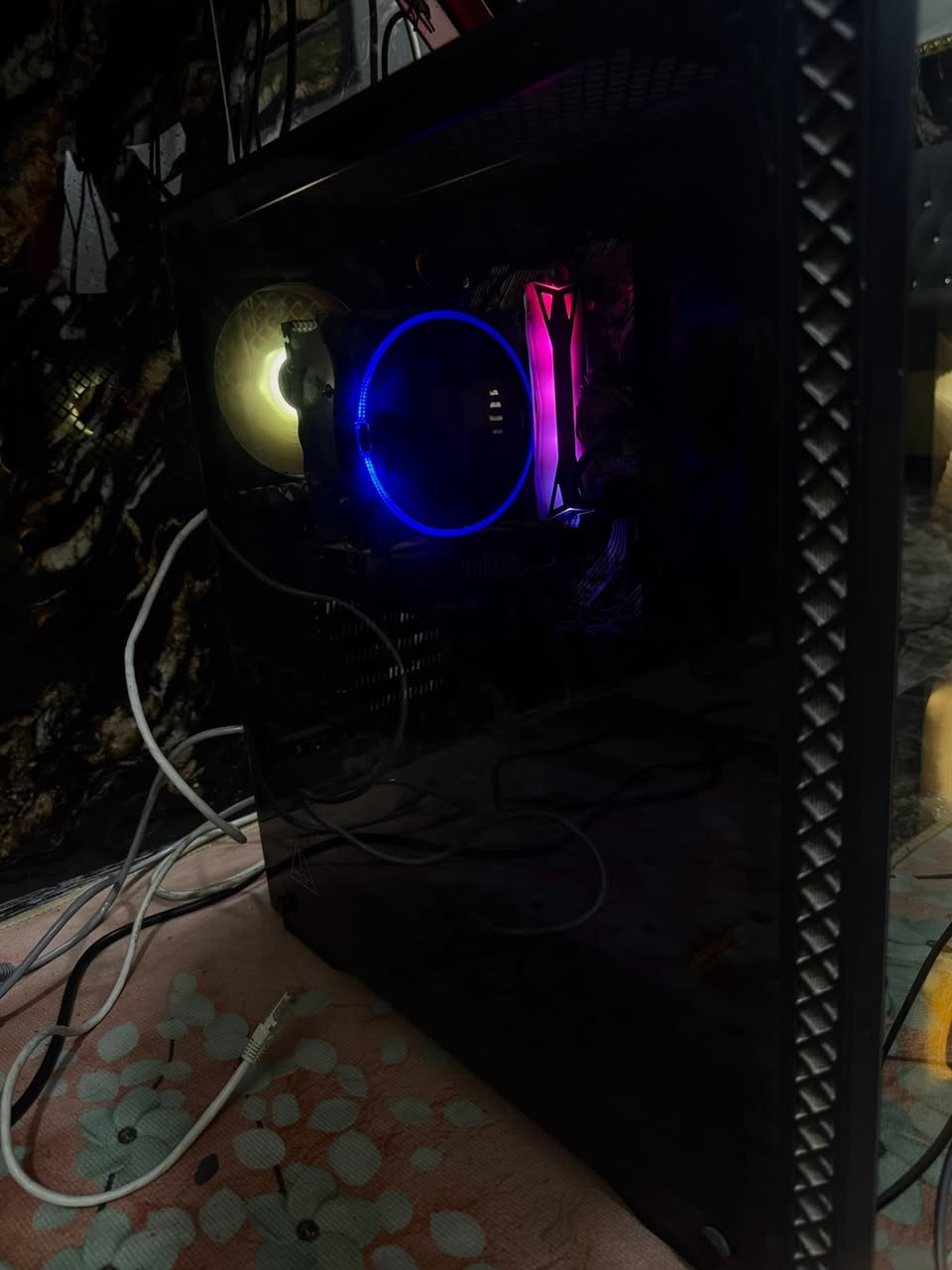 السلام عليكم
تجميعه لبيع كيس فقط

gtx 1050 ti انفيديا 
16 g ram ddr4 
hard 128 g ssd 
hard 1 tera hdd 
620 w
سعرها 500
مكاني كربلاء ***********
