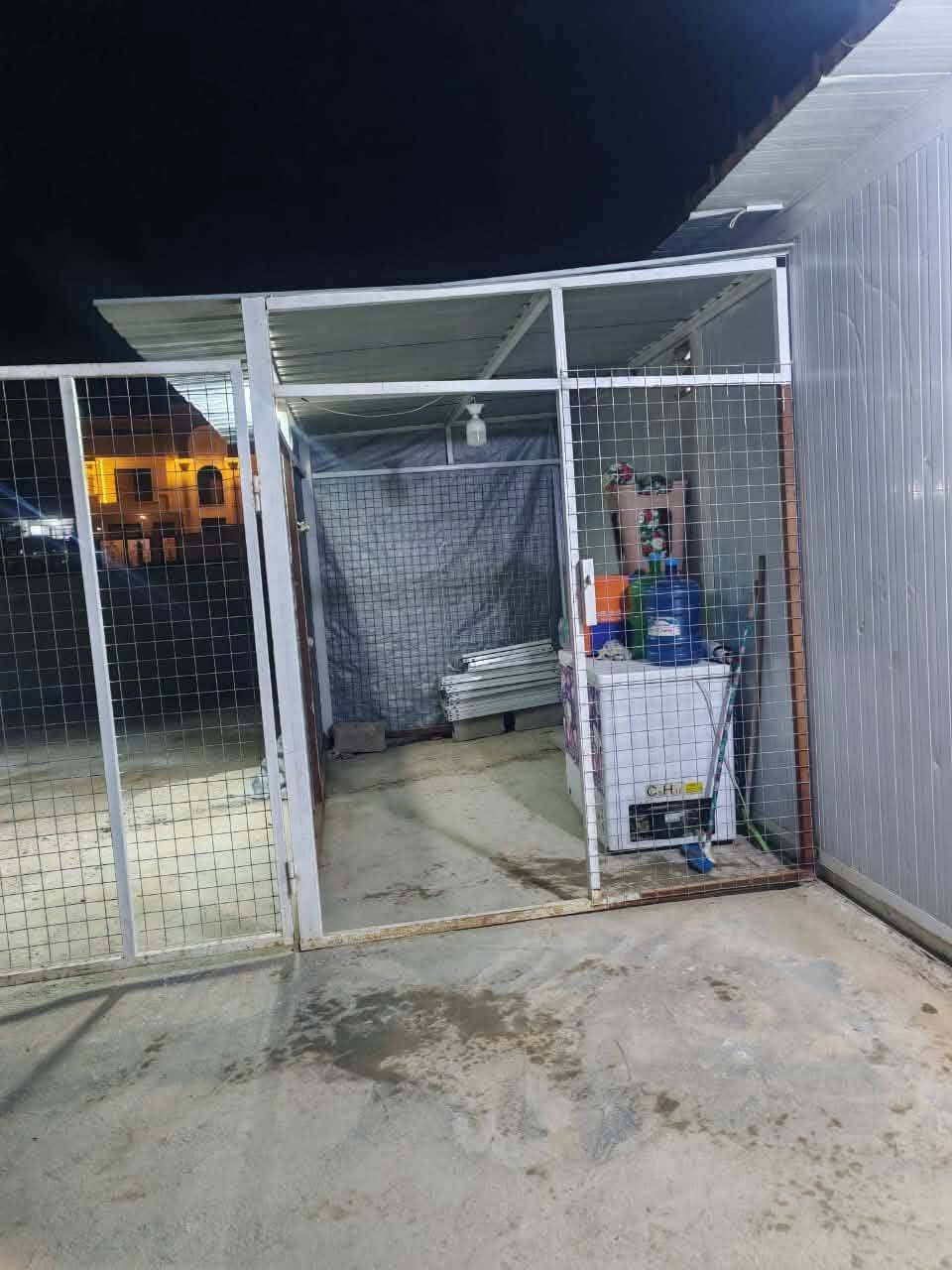 #للبيع_كرفان سندويش تركي قواطع #چنل شغل درجة اولى قياس 7 متر في 3 متر والارتفاع 3 متر..
 مؤسس كهرباء وجاهز.
مع قفص جينكو وحديد وسيم قياس 3 في 3 مع الباب
(( السعر 2 مليون)) وبيه مجال 
 
العنوان /الفلوجة _الشهداء 
 ***********
*********** اتصال وواتساب
