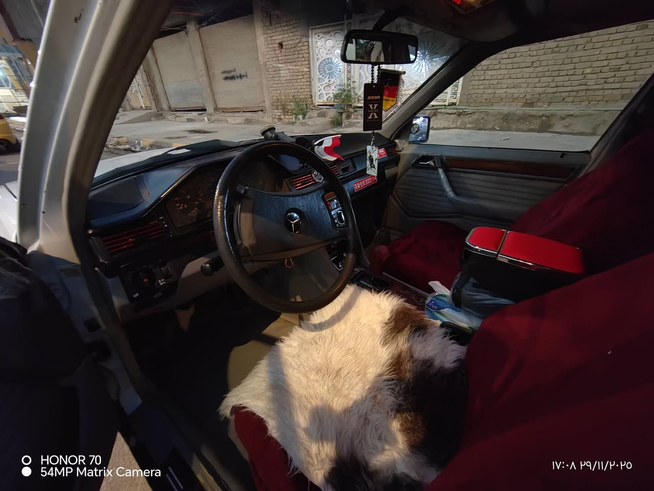 سلام عليكم
مرسيدس دب 91 محور محرك vvt 300 كلاس اسود تحويل ثاني يوم سنويه ال2028
سياره ع وضعه لا معمره ولا شي
تبريد شغال طكتين   باتري جديد
سنتر لوك  ٤ بيبان وجنه وقبق بانزين
فيت بم جديد سستم سماعات ٤ جديد ودمام داخلي
لايت زنون ٣ طكات
سياره موضحه كدامك  سعر ٥٥ قفل
ملاحضه  قاعده وحده معمره تعمير يخبل
شراي اتصل ***********
