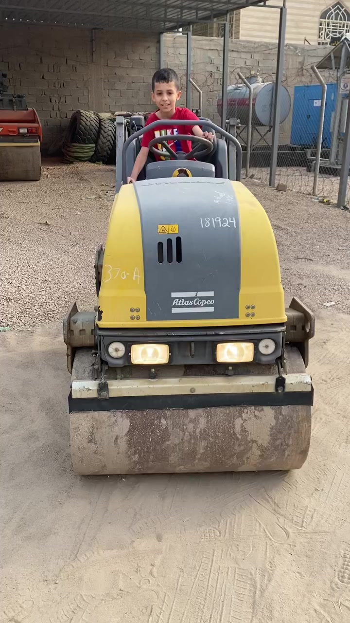 للبيع حادلات العدد 2 استيراد جديد مامشتغلات بالعراق موديل 2013 كربلاء ***********
