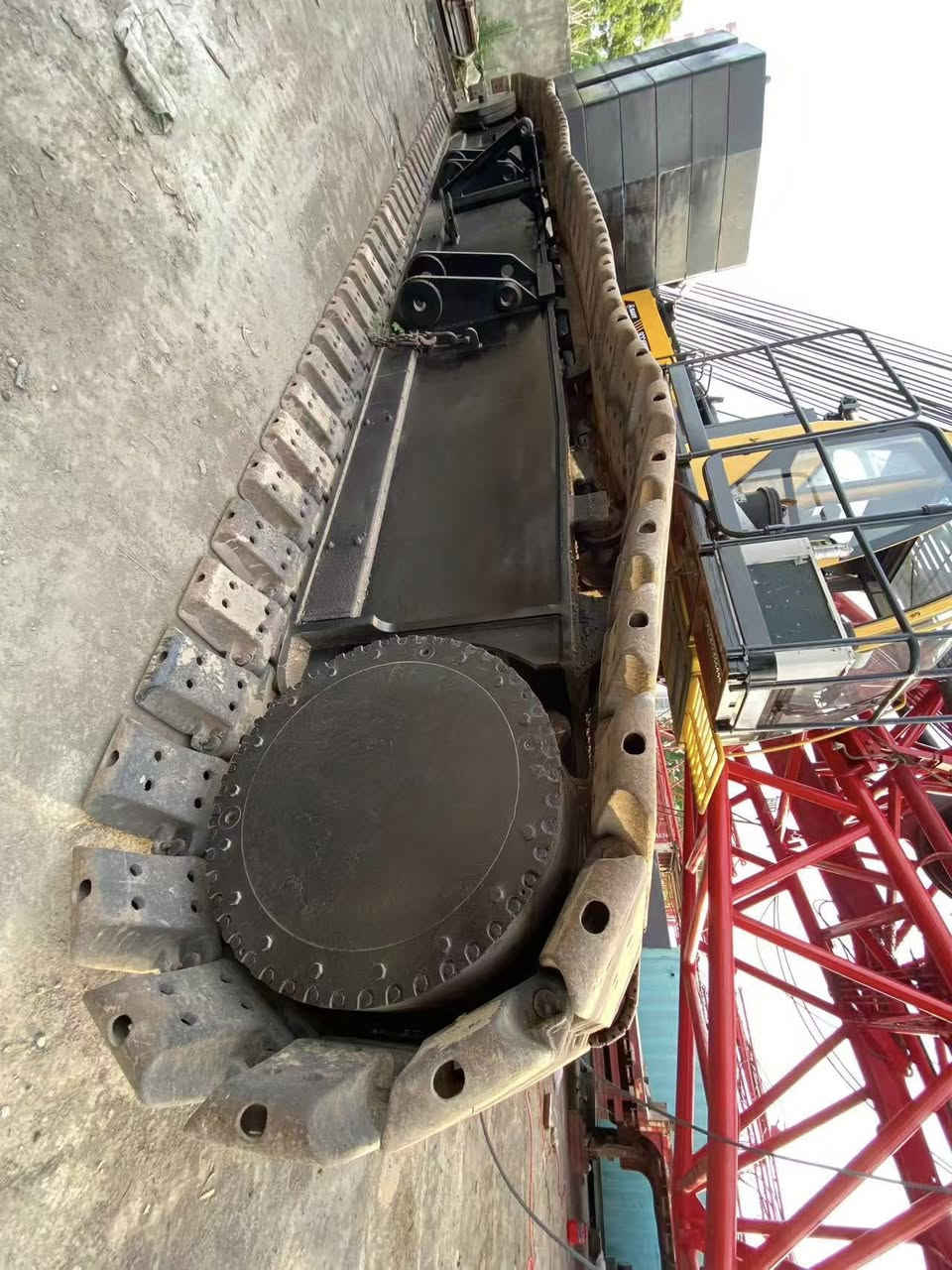 Sany 400t used crawler crane 
With super lift , but no luffing jib 
YOM is 2012 
Model is SCC4000E 
Boom length is 84m 
Condition is nice 
Price is reasonable


**إذا كنت صاحب هذا الإعلان وتريد حذفه لأي سبب، رجاءا أرسل رسالة إلى الدعم الفني**