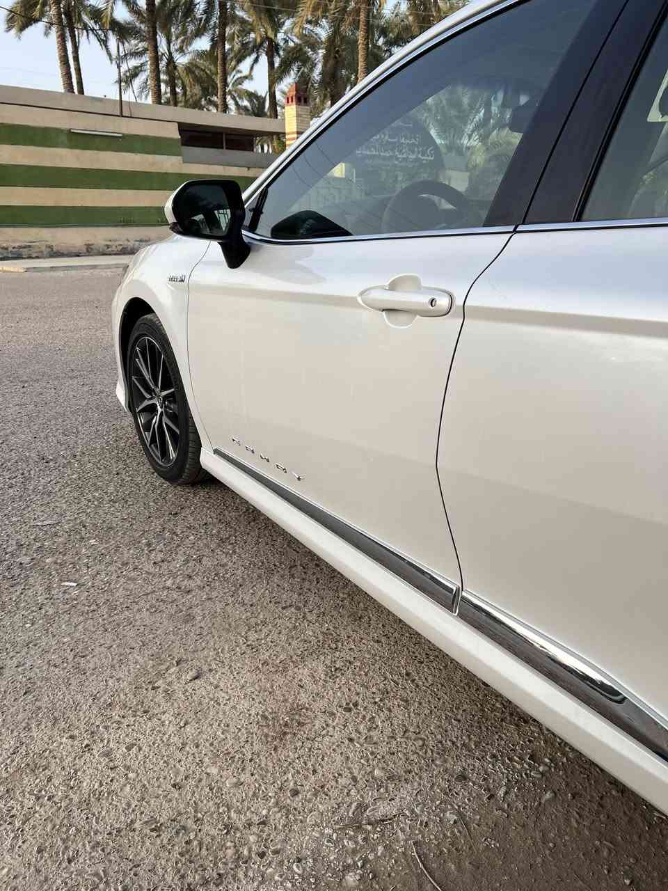 كامري هايبرد 2024 وكالة عبد اللطيف جميل 
مواصفاتهه معروفه فتحه بصمه اشاير مري شحن لاسلكي بردة والبقيه المعروفه سياره استخدام شخصي علىً ايدي من الشركه ماشيه قليل بيه فقط pdr بلنبيد باقي كفاله 
***********
