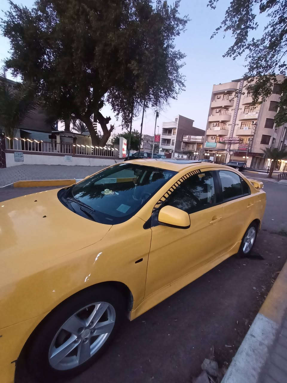 سلام عليكم
لانسر قرش 13 بسمي جاهزه بيه مكانات صبغ 
يرادله ترتيب السياره شوي..
محرك 2000 جاهزه 
حادث جاملغ خلفي..
مراوس او بيع 70 بيه مجال..
***********

مكانه الحله...

