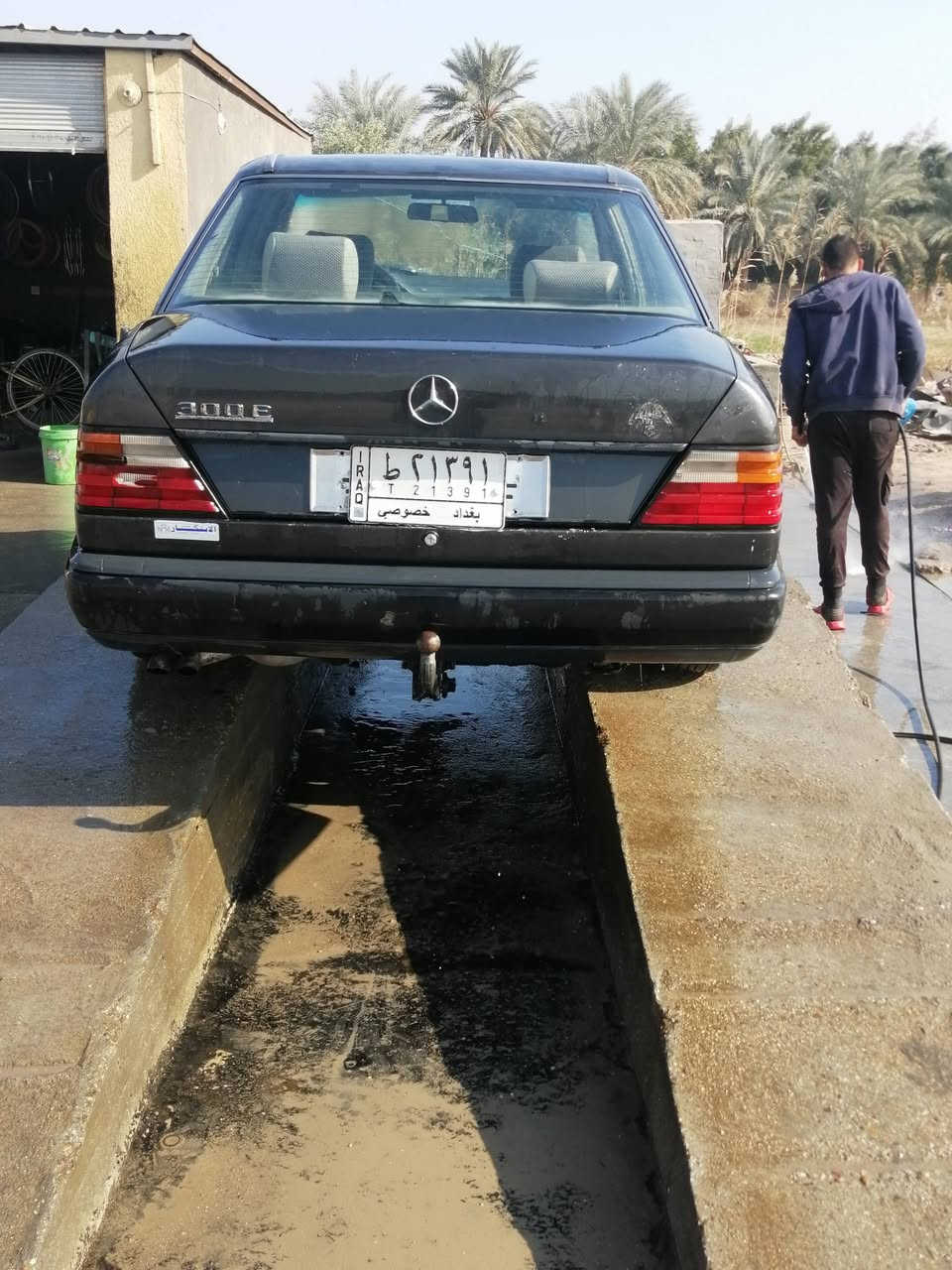 مارسيدس دب موديل 88 محرك بلادي عنكبوت رقم بغداد باسمي 
تبريد شغال حداديه جديده محرك وكير نظيفات كهربائيات شغاله .مكانها بالحله للاستفسار  ***********
