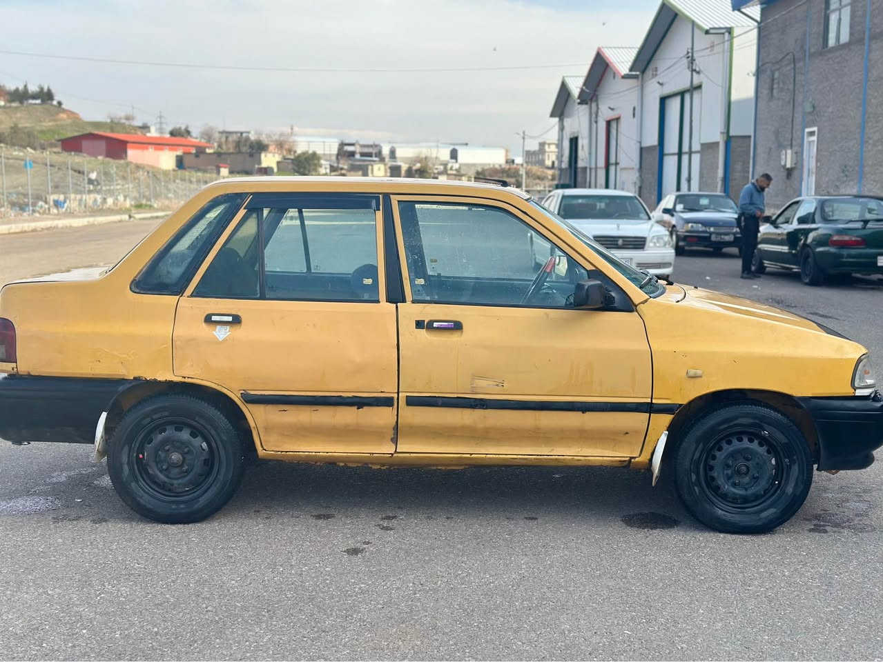 سلاوي خوا له هه موو لايك 
***********
پرايد مؤديل 2011
سه نه ويه ره قه م ئه سلي به شه رتي  حاسيبه و قيست و دزراوي  هه موو شتي 
گيرو مه كينه به شه رتي 10فيته ر ئه فروشم
ته بريد  ساردو گه رم له سه ر سويج
كامل كاره با ي ئيشه كات
هه موو گياني به شه رت 
تاقم تايه تازه يه
چركه ي تيا نييه.  سيعري 14 گه لاو معامه لي كه م به س فروشتنه له سليمانيم*********** السليمانية, العراق
