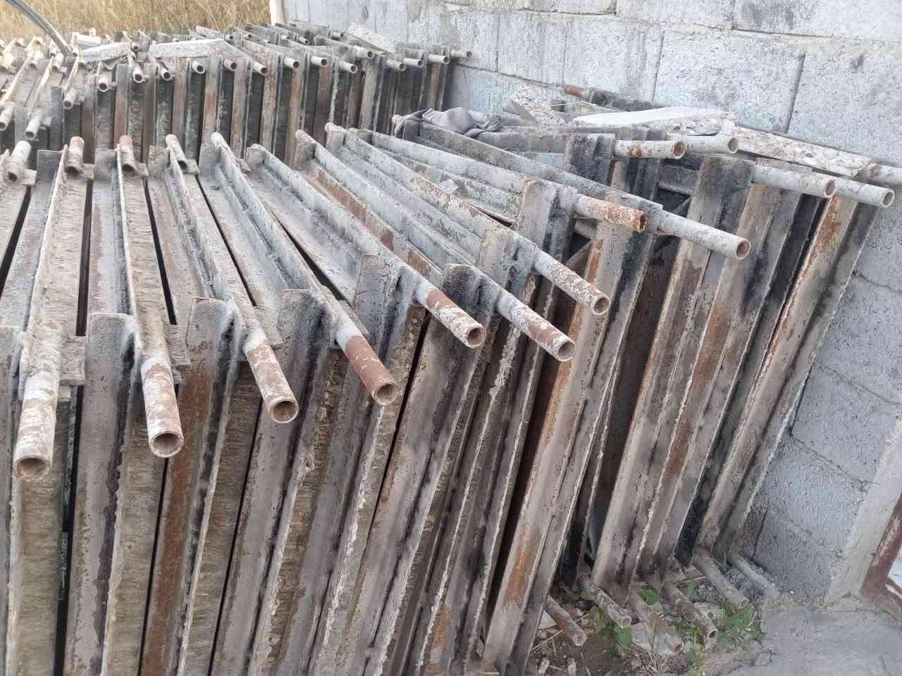 السلام عليكم معمل شتايكر للبيع مكون من 100 قالب 80*80 وهزاز وخباطتين وحده مابيها محرك والثانية كهربائية المعمل نظيف جداً للاستفسار *********** المكان ميسان

