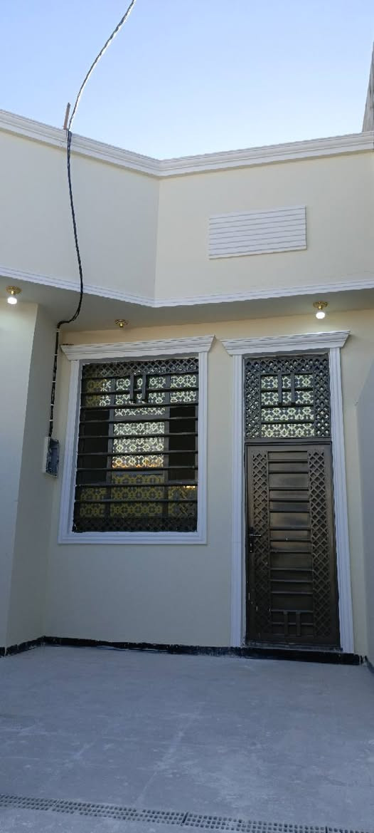 💎بيت للبيع بناء حديث 💎
🔸 طابو زراعي عراقي 
📝نسخه من الطابو + وكاله
⭕تتكاتب مع صاحب الارض مباشر

🗺️#الموقع
 البصره ابي الخصيب ابو كوصره

🔹المساحه 160M²

🌼يتكون من
2غرفتين
▫️ صاله 
▪️ديوانيه 
🏺مطبخ 
🧩طارمه
🛞كراج
🚾صحيات(داخلي و خارجي)
💸#السعر 68 مليون قابل للتفاوض
▫️▪️▫️▪️▫️▪️▫️▪️▫️▪️
💯كافه الخدمات متوفره
⭕ موقع مميز  
▪️مدارس قريبه
▫️ماء حلو كهرباء اناره
▪️شوارع مبلطه
✔️باقي التفاصيل 🔑
***********
