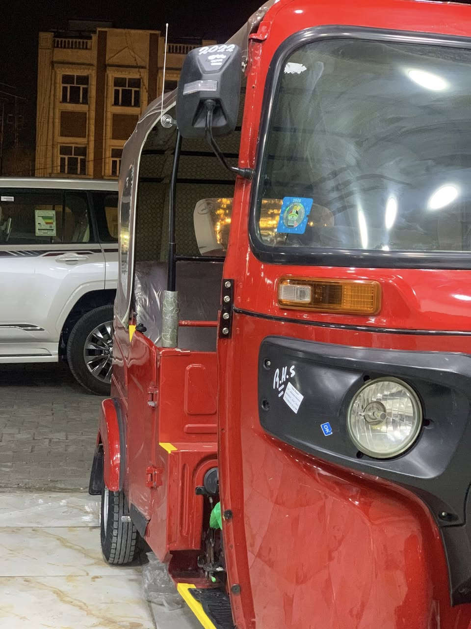 سلام عليكم تكتك موديل 2021/11رقم هزه جديده سنويه بسمي تكتك مناقصه ايشي مكفوله الكشر عدا اربع اصابع جوه بك لايت بارد وبيه دوس معمره فقط الباقي مكفول كفاله عامه كير مكينه خير من الله اشاير بل مري زنون ثجلي تراي يخبل احلى من صور الشراي يتصل علا الرقم *********** المكان بغداد شهداء البياع
