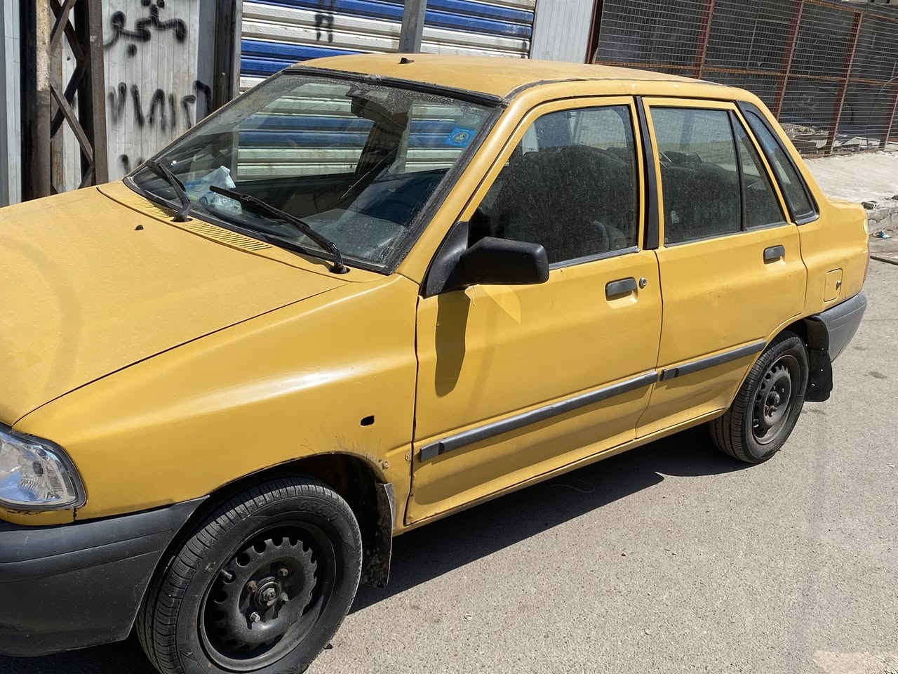 السلام عليكم سايبة مديل ١١ سنوية لل٢٨ سيارة بسمي ماعليها غرامات مكان بغداد شعب اي استفسار اتصال ***********
