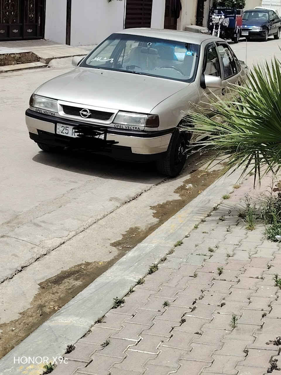 سلام عليكم للبيع أوبل فكترا موديل 1991قفل مركزي سقف سلايت حجم 16 قايش عريض دفتر بانزين رقم كركوك دولي  سنويه لغايه 2031 جديدصبغ جماليه بدون ضرر كهربائي كامل من دعاميه لدعاميه تايرات بطانين صاج جديده سعر 42 وبي مجال بصيط عنوان كركوك رقم الهاتف ***********
