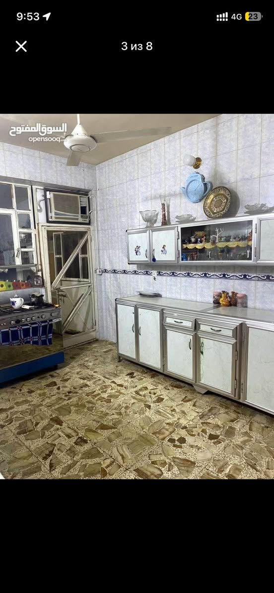 بيت للبيع مساحة 130 م  طابقين يحتوي على غرفة نوم وصالة واستقبال ومطبخ في الطابق الأول الطابق الثاني يحتوي على غرفة وسويت كامل الموقع كربلاء حي الأمين قريب مجسّر العباس (ع)  الاستفسار الاتصال على الرقم 
***********   /   ***********
