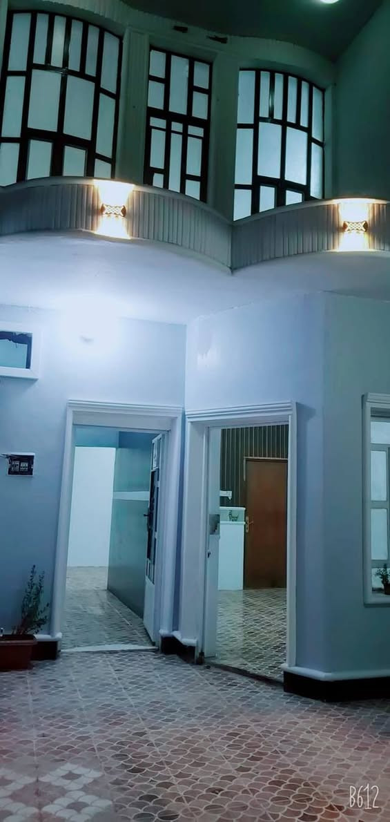 السلام عليكم

📍للبيع بيت طابو 
🔳 المساحه 120
📍حي العمال 
--------------------------------
🧾 تفاصيل البيت 🧾
يحتوي علئ غرفتين وسويت 
وصالتين ومطبخ واستقبال وصحيات داخليه مع مكشوفه 
صب كونكريت الأساس والسقف بناء طابوك درجه اولى 
كافه الخدمات متوفره شارع مبلط
------------------------
للاستفسار ومعرفة التفاصيل مراسلة او اتصل واتساب :
📞 ***********
📞 ***********
