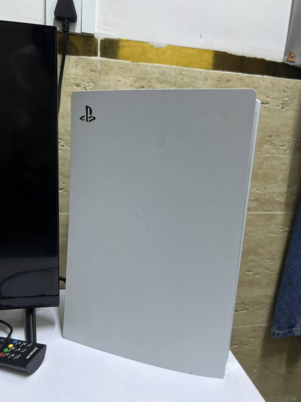 playstation5 Fat - بلي 5 فات
playstation5 - بلي 5 فات 
UBS القدرة 1500 فولت يعني البلي ميطفى
 الميز كذالك للبيع , وياهن لعبتين GTA و reddeadred2 وبي العاب فيفا وبي بتلفيلد منزلهن بالبلي انطيك الحساب وياه 
السعر مليون وبيهن مجال بسيط حك الجية للبيت تاخذهن 
هذا رقمي *********** مو شراي لتتصل وتعبني واتعبك 
مكاني بغداد حي الجهاد

