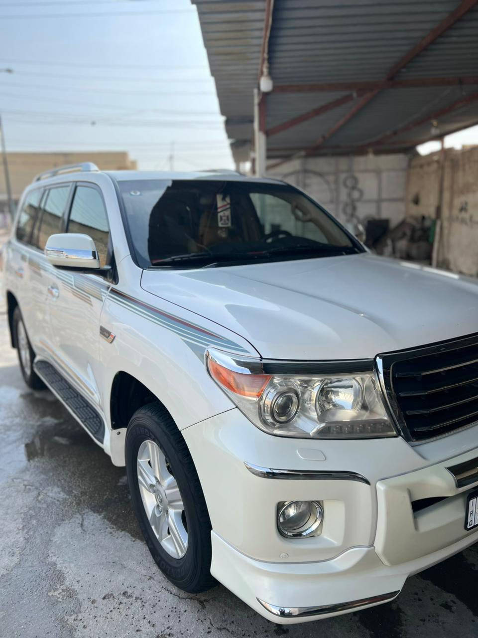 السلام عليكم لاندكروز مديل 2010 السيارة جديده مكفوله كفاله عامه  مكان حله سعر 310 بيهه مجال تصال عله الرقم ***********
