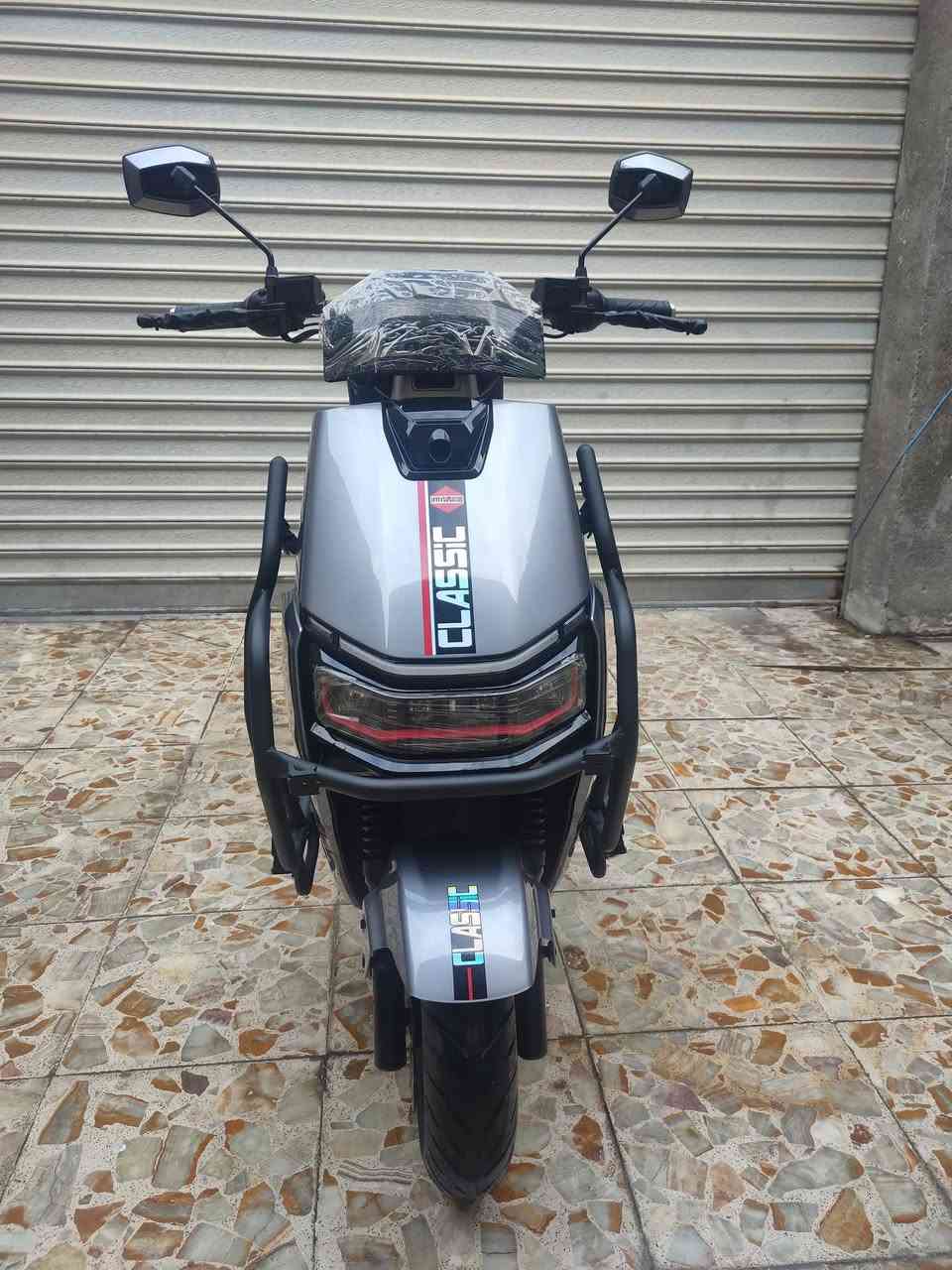 سلام عليكم دراجة شحن للبيع دراجة نضيفه بطاريات 6 الليثيوم الملف 2000 دبل اشاير بيها  لايتات عالي وناصي والسرعه 70 حقيقي دبلات امامي وخلفي السعر مليون 100 وبيها مجال قليل للطيبين العنوان بغداد مدينة الصدر رقم الهاتف ***********
