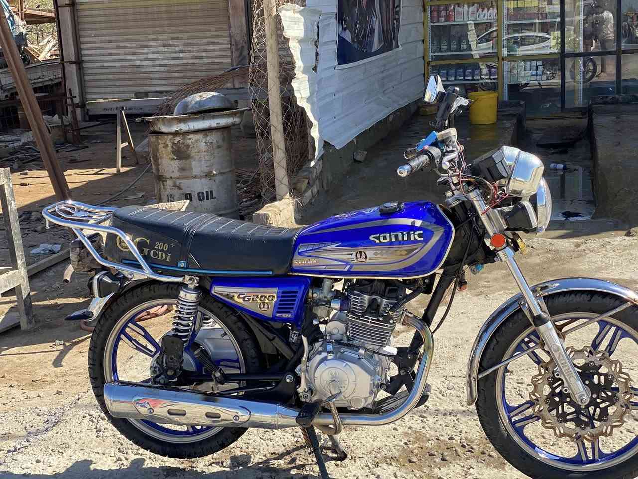 دراجه سيفان 5كير  محرك200موديل 25اوراق سكنر للبيع السعر 700وبيها مجال مكان الدراجه ديوانيه قضاء الشاميه للستفسار الاتصال برقم(***********)
