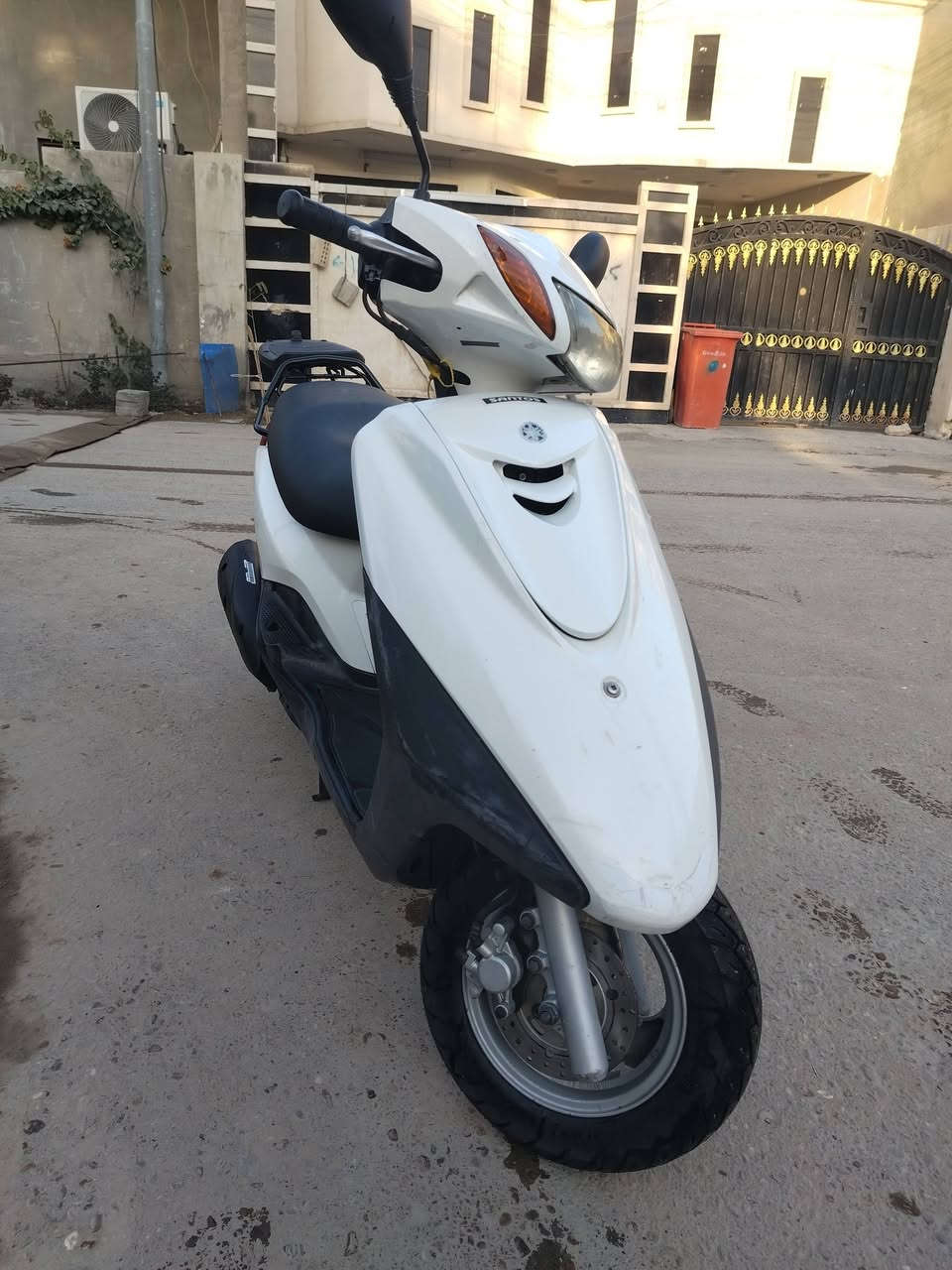 السلام عليكم. دراجة اكسز نوزل خطين ياباني ستاند حساس  مال رمبة  محرك بلادي باتري جديد ادامة كاملة تايرات جدد لايت زنون دهن كلة اصلي وبانزين محسن اي قطعة تجارية مابيها اوراق موجوده باسمي .. الدراجة نظيفة جدا سلف هندر شغال.. شغالة نكرة سلف باي وقت مكينة ناعمة كلش متصرف عليها  ولا دينار مابيها اي نقص السعر 1150  المكان الشرطة الخامسة او الشورجة ساحة الوثبة ***********
