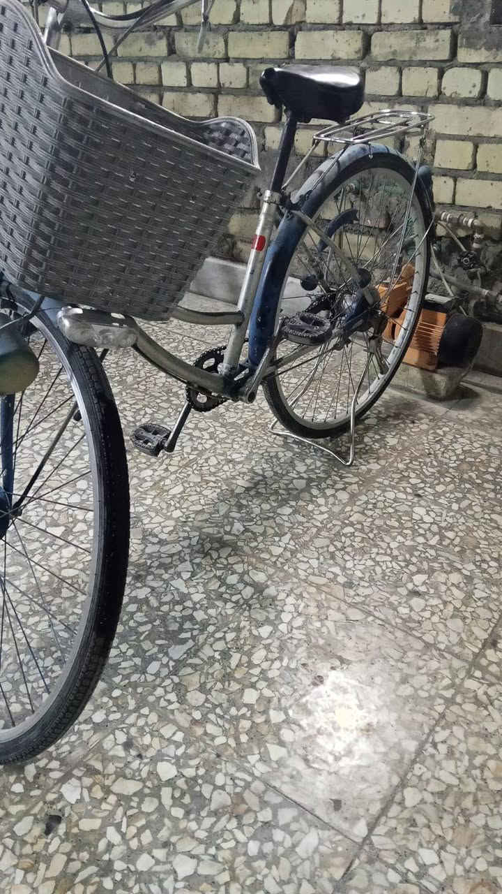 السلام عليكم بايسكل بناتي للبيع سعر 90 بغداد حي العامل ***********
