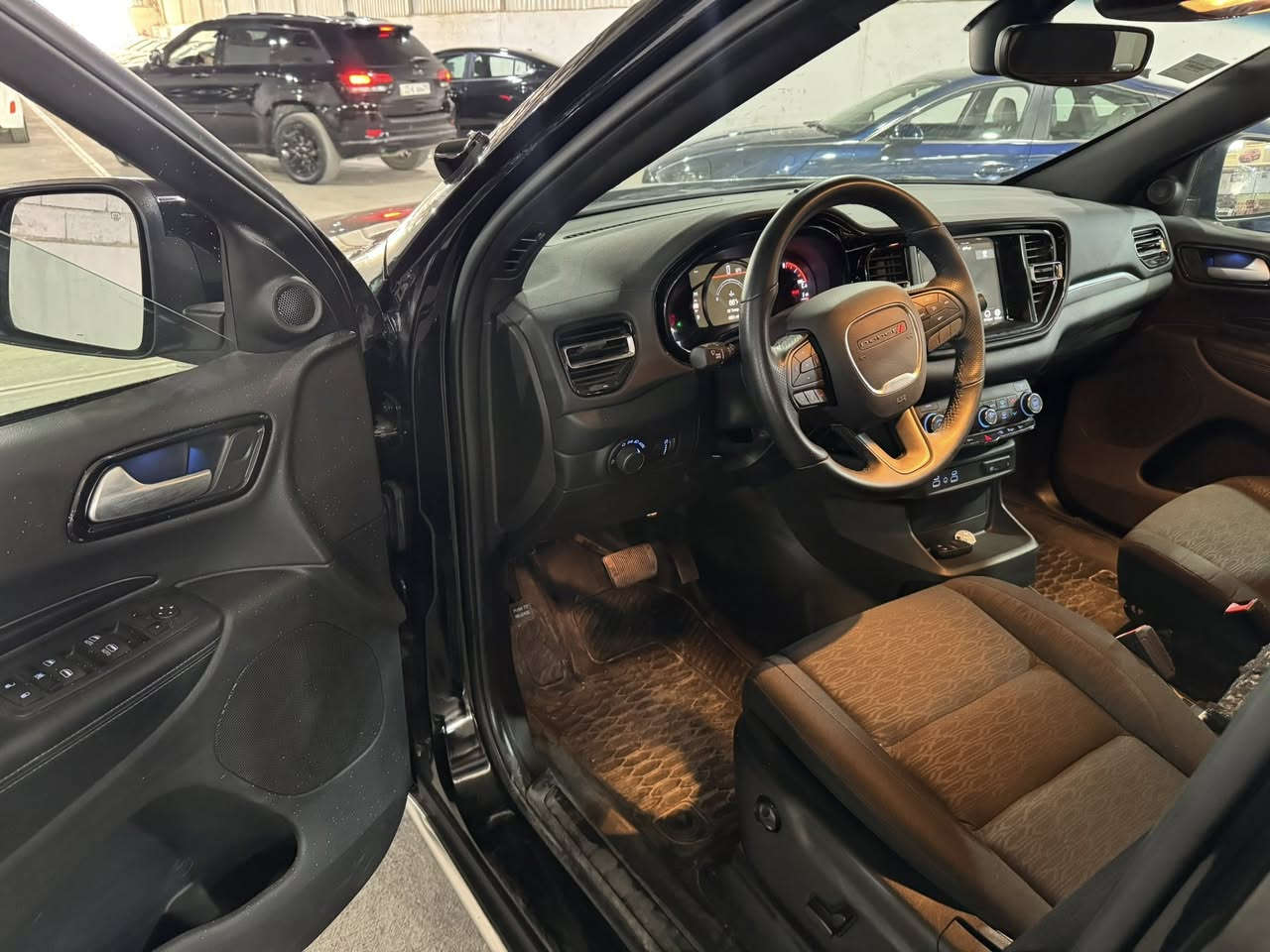 🚔🚨دوج دورانگو موديل   pursuit  2023 V8 AWD سيارة بدون ايرباك بدون صبخ فقط PDR على بارد  تقليم موضح بصور ماشية. 4500mi خفيف بجم كبس  سعر   240 $. و مجال. لتواصل          مراوسة.  ***********   .***********
