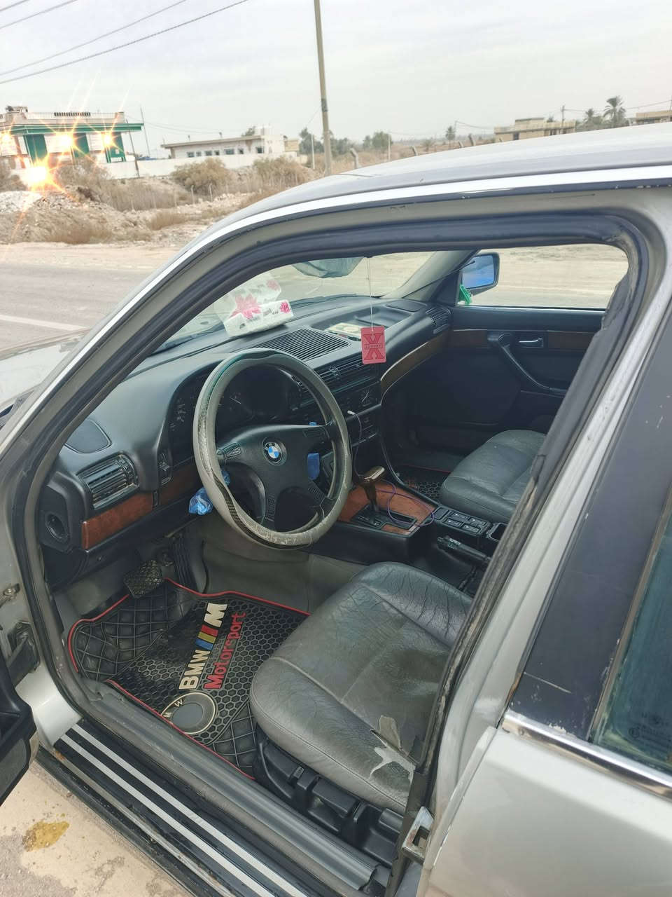 سلام عليكم بي ام للبيع موديل 91حجم 735مكينه كير خير من الله السياره كلش حلوه مصبوغه عام لجماليه كهربائياته شغاله تخم تاير حداديه نص عمر رقم انبار انكليزي سنويه ل30 مكان السياره بابل المحاويل السياره معروضه ب 50وبيه مجال واذا  اكو مراوس حسب  القناعه الشراي يتصل 
***********
