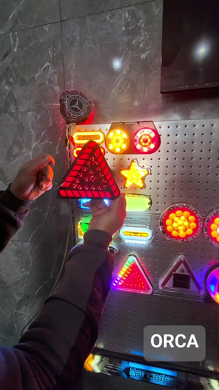 مثلث زينة متعدد الالوان والحركات موديل جديد وحديث حصرا لدى شركة اوركا 
#اوركا #Orca_LLC #Truck_Parts


**إذا كنت صاحب هذا الإعلان وتريد حذفه لأي سبب، رجاءا أرسل رسالة إلى الدعم الفني**