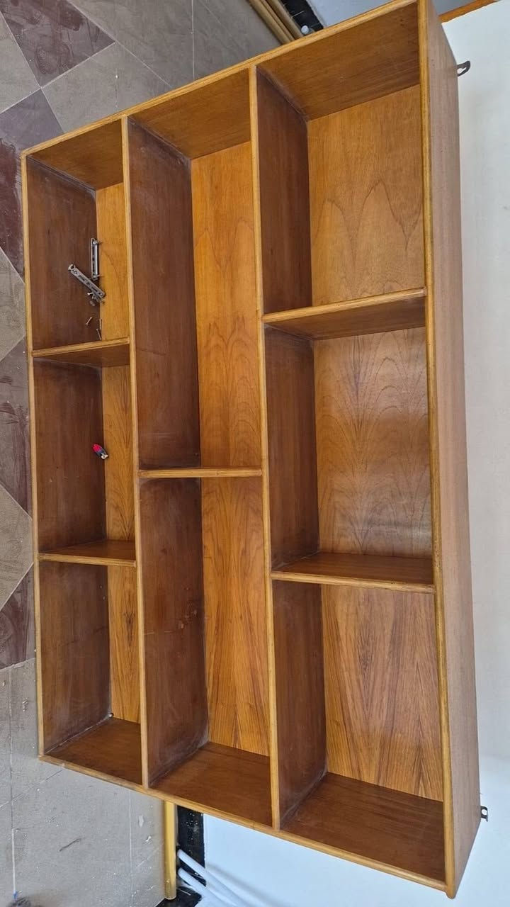 السلام عليكم ورحمة الله وبركاته 
مكتبه خشب صاج عراقي اصلي
السعر؛80 
العنوان:بغداد شارع فلسطين حي العقاري مقابل منتزه الندى 
رقم الهاتف:***********
