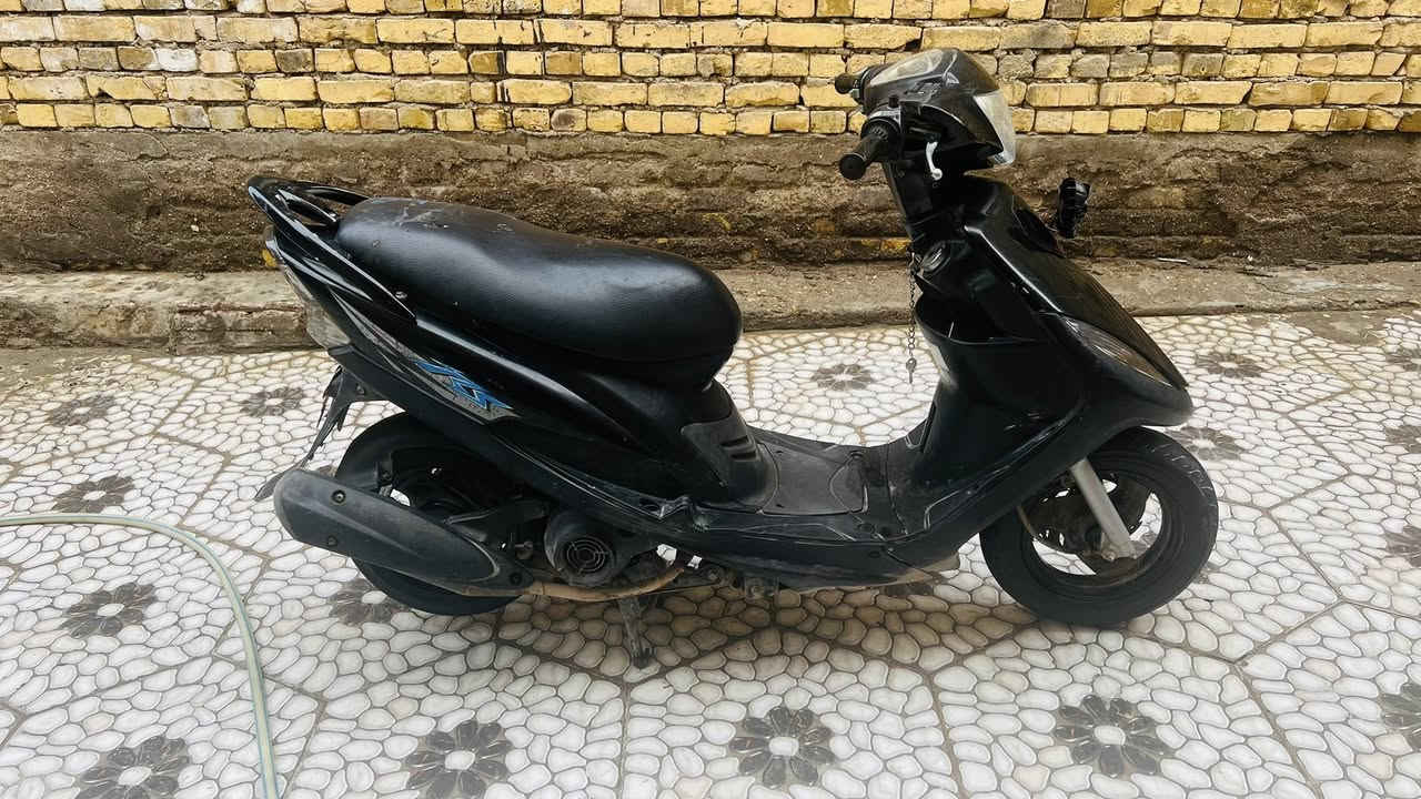 سلام عليكم دراجه ماكس عدله للبيع صارله شهرين طالعه من الحاويه مكفوله من الطول لطول ختم واحد كلشي شغال بيها السعر ٩٥٠ وبيها مجال مو شراي لاتعبني الرقم 
***********
