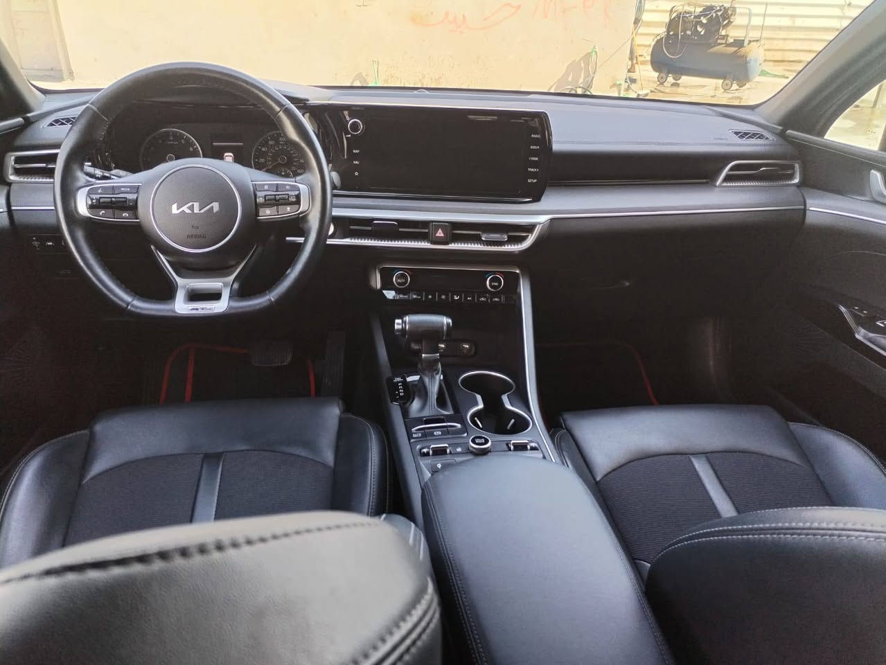 سلام  عليكم k5 موديل 24 وارد أمريكي 
سياره Gt line فول مواصفات عده البانوراما مكينه 1600 تيربو صور الحادث والسونار مرفقه بل منشور / السعر 168 / مكان بغداد محموديه/ ***********/ ***********
