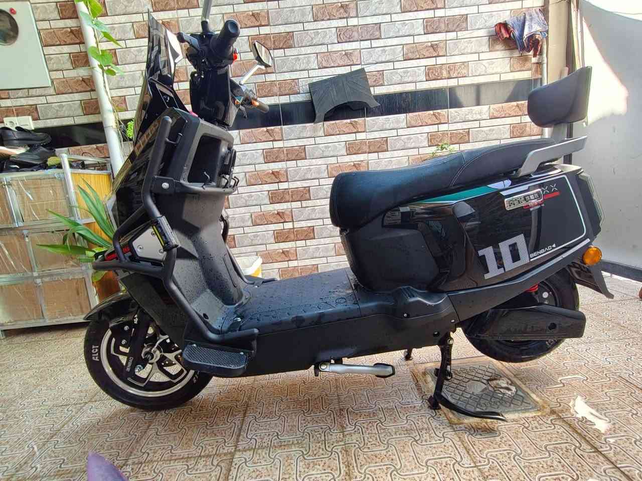 ماطور للبيع صاعقة
جديد جلخ مابي
6 بطاريات ليثيوم شركة
4 سرع
سرعة بالشاشة 85
السعر...  مليون وربع وبي مجال 
مخابرة ***********
واتساب ***********
