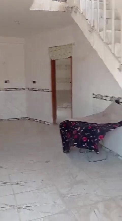 شقه ليجار فوك بيت م١٠٠ غرفتين وصاله ومطبخ و صحيات وطارمه  عنوان سكان صناعي ثالث نزله يم البنزين خانه تصال يجاره ٢٥٠ قفل ***********
