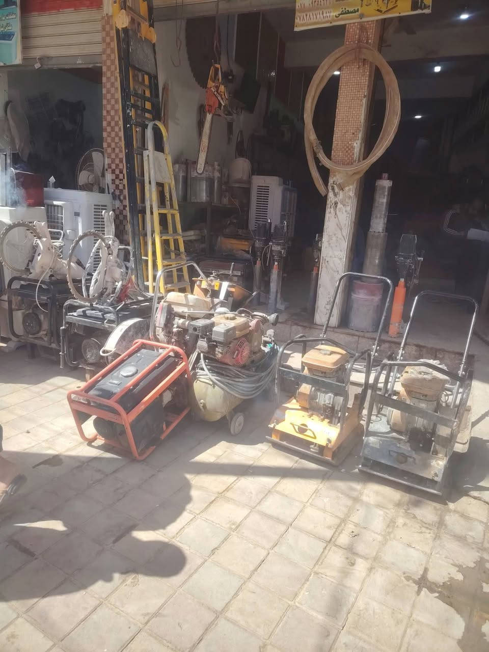 سلام عليكم  / يوجد كادر عمل جاهز/ تصعيد مواد/ تنضيف بيوت/ تفليش/ تكشيط/ تنضيف حدائق/ دفن نهري  / شقلنه ليل ونهار   /ومعداتنه جاهز/ ماعليك بس تصال على رقم  /     *********** /
