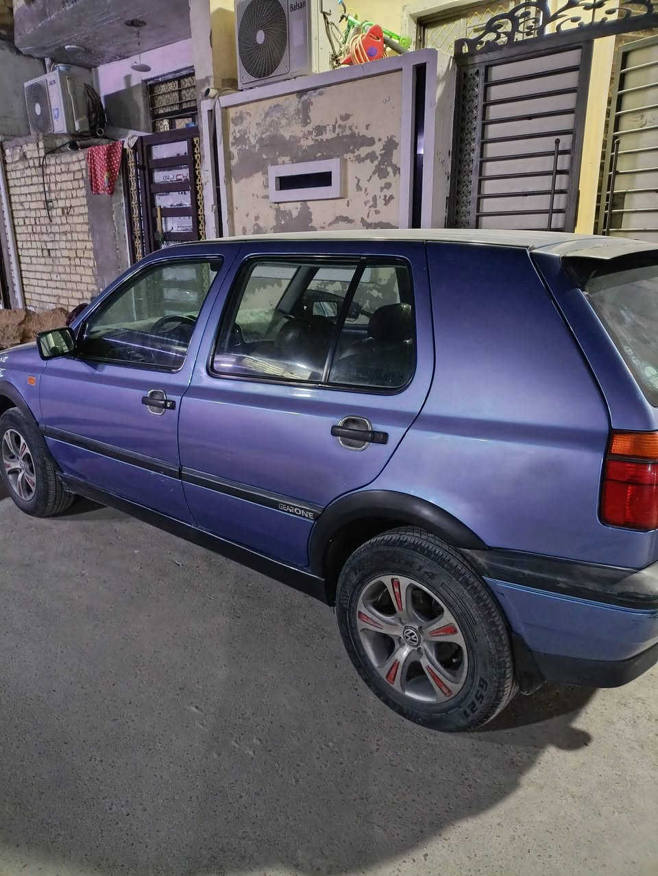 سلام عليكم كولف للبيع موديل 92 محرك 2000 كير اتو تبريد ثلج مكينة كير تمام تحويل  مباشر السعر 49$ بيه مجال بسيط حك الجية السيارة جاهزة ***********
