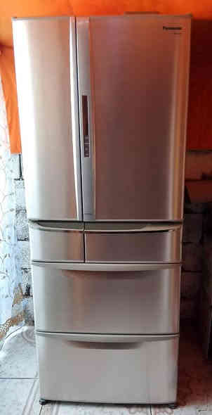 ثلاجة باناسونيك يابانية الأصل (5 أبواب / أدراج) - موديل NR-F473TM
​للبيع ثلاجة باناسونيك (Panasonic) أصلية، متعددة الأبواب (5 أبواب/أدراج)، موديل ممتاز لأصحاب العائلات والباحثين عن جودة الصناعة اليابانية.
​✨ المواصفات الفنية ومميزات البيع
​الموديل: NR-F473TM-N.
​السعة الإجمالية: 470 لتر (سعة ممتازة للثلاجة 324 لتر، والفريزر 146 لتر).
​الحالة العامة: ممتازة جداً ونظيفة، تعمل بكفاءة تبريد قصوى في جميع الأقسام.
​اللون: فضي (ستانلس ستيل).
​التقنية: تعمل بغاز التبريد R600a الموفر للطاقة.
​التصميم: تصميم عصري بـ 5 أبواب/أدراج لسهولة تنظيم الأطعمة.
​🛠️ نقطة القوة (الجودة اليابانية العالية)
​الثلاجة من موديلات 2009، وهي من الدفعات اليابانية الأصلية ذات العمر الافتراضي الطويل وقطع الغيار عالية الجودة.
السعر المطلوب 700,000 د.ع (سبعمائة ألف دينار عراقي)
التفاوض السعر قابل للتفاوض المعقول للجادين
الموقع: كوت الأنوار
للتواصل: مراسلة الصفحة/المنصة (رسائل خاصة)‏‪***********‬‏
