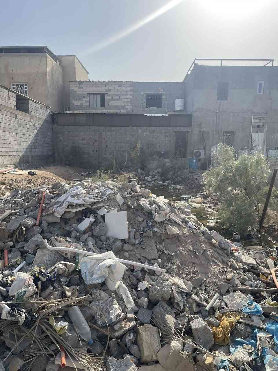 السلام عليكم قطعه 200متر العنوان التنومه نهر حسن شارع القسيم الشارع الرئيسي 15متر ولفرعي 10متر طابو زراعي سند 25السعر 42قابل للتفاوض لاستفسار ***********
