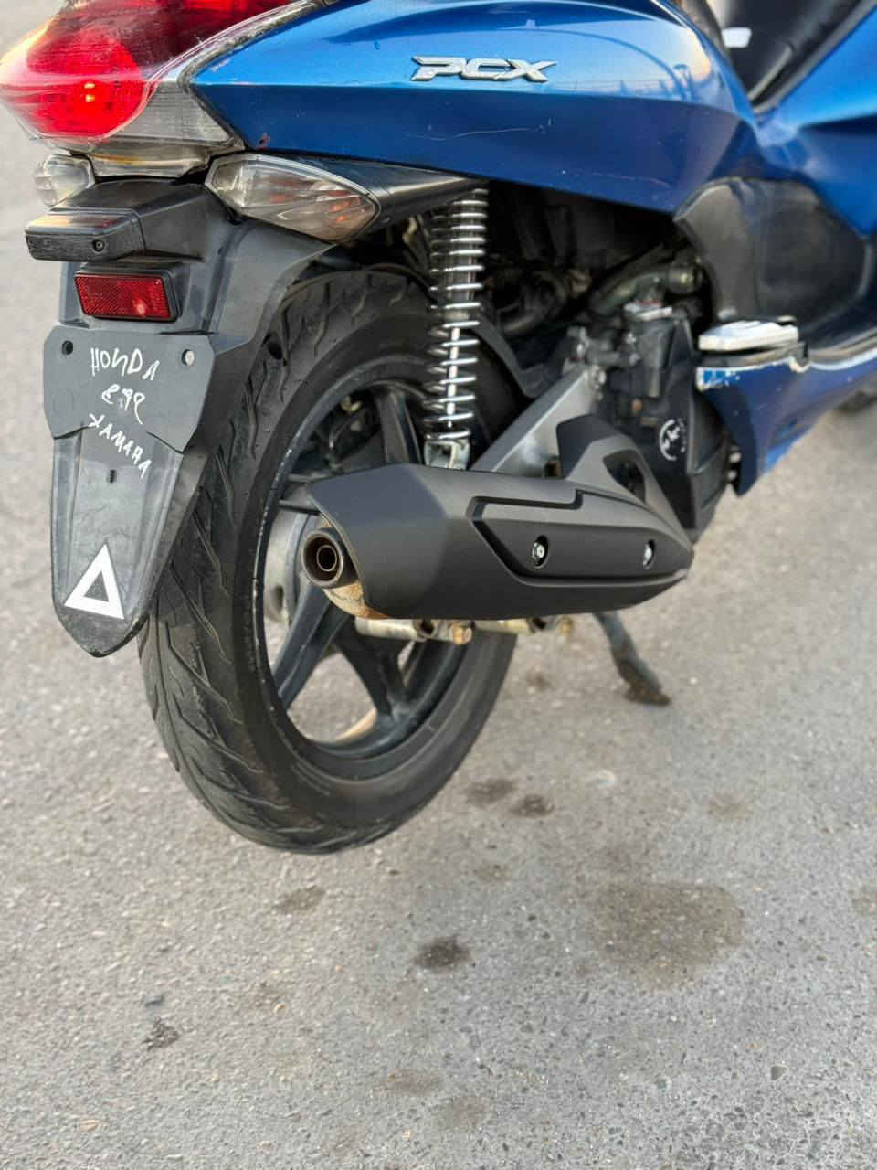 السلام عليكم للبيع دراجه pcxجيل الاول مديل 16 دراجة مال رمبه ماخذها رمبه الدراجه وأعلى ايدي ياباني الاصلي دراجه جديده مال جناي وعلئ ايدي لون مميز 
ياباني الاصلي دراجه كامله أستان كهربائي حساس ازدحام حرف دراجه جديده الدراجه مكينه لوك شلعه معدل خير من اللّٰه دراجه تكول جديده بمعنئ الكلمه واحلا من الصور مال جناي المكان بغداد الكرخ دراجة مكفوله اي نقص مابيه السعر مليون و350الف الأتصال على الرقم *********** بغداد, العراق
