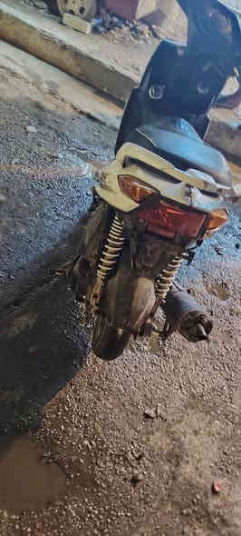 السلام عليكم دراجه للبيع. دراجه نظيفه كل شي ما رايد لها بس شغل واطلع السعر 250 وبيها مجال مكانه بغداد  رقم ***********
