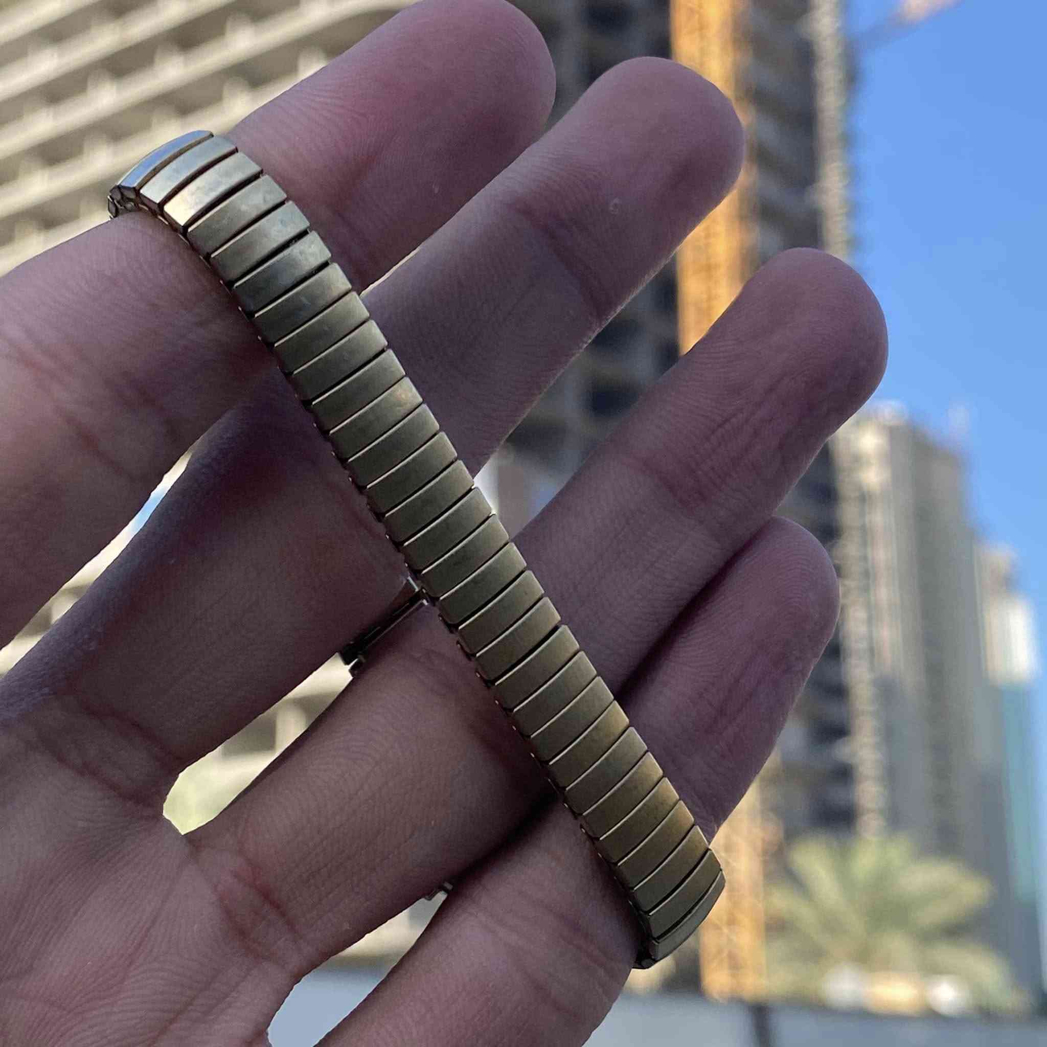 ⁨ Timex indiglo Quartz 🔴
تميز باللون الذهبي بقطر نسائي ✨
🔹هيكل و سوار طلاء ذهبي ثابت 
🔹قطر صغيرة نسائي 
🔹مكينة كوارتز 
🔹مقاومة للماء 
🔹بسيطة مفيدة للاستخدام اليومي
🔹مستخدمة بنظافة ١٠٠٪؜
السعر بالموقع تقريباً 40 دولار 
بس يمنا سعرها بس 30 الف 🔥⁩
***********
