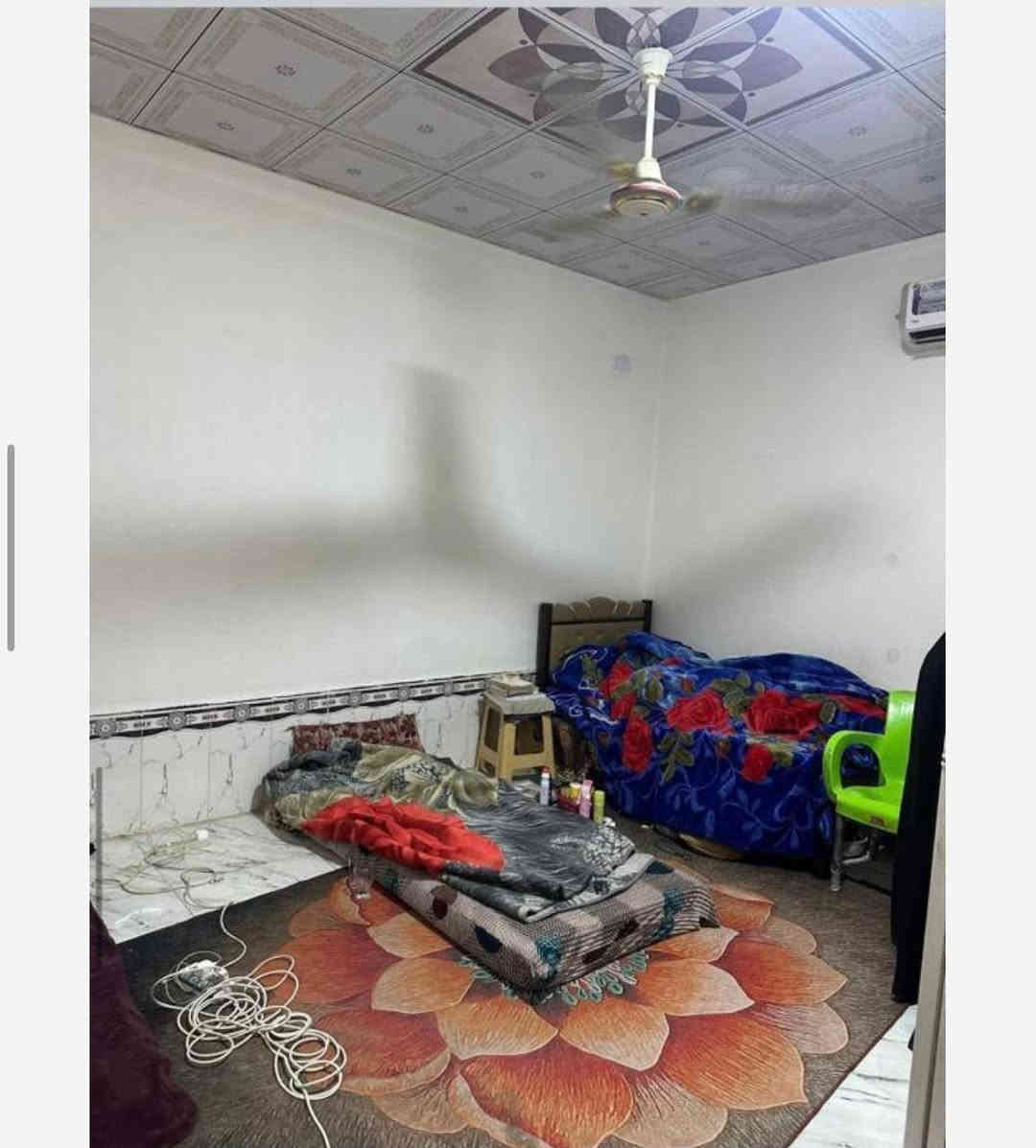 بيت للبيع مساحة ١٠٠م جديد في الكوفة حي ميسان بال ٢٣ قرب شارع عودة يحتوي على طابق ونص الطابق الارضي يحتوي على غرفة وصالة واستقبال ومطبخ وصحيات داخلية وخارجية الاساس والسقف صب كونكريت البناء طابوك الارضية بورسلين والجدران سيراميك وسقوف ثانوية الطابق الاول يحتوي على غرفة وصالة السقف شيلمان البناء ثرمستون عمر البناء ٤ سنوات السعر ١٢٠ وبي مجال بسيط للإستفسار اكثر عالخاص او الاتصال على أرقام المكتب 
*********** 
*********** 
او مراجعة مكتب الحسيني للعقار في حي ميسان الشريط قرب شارع عودة
