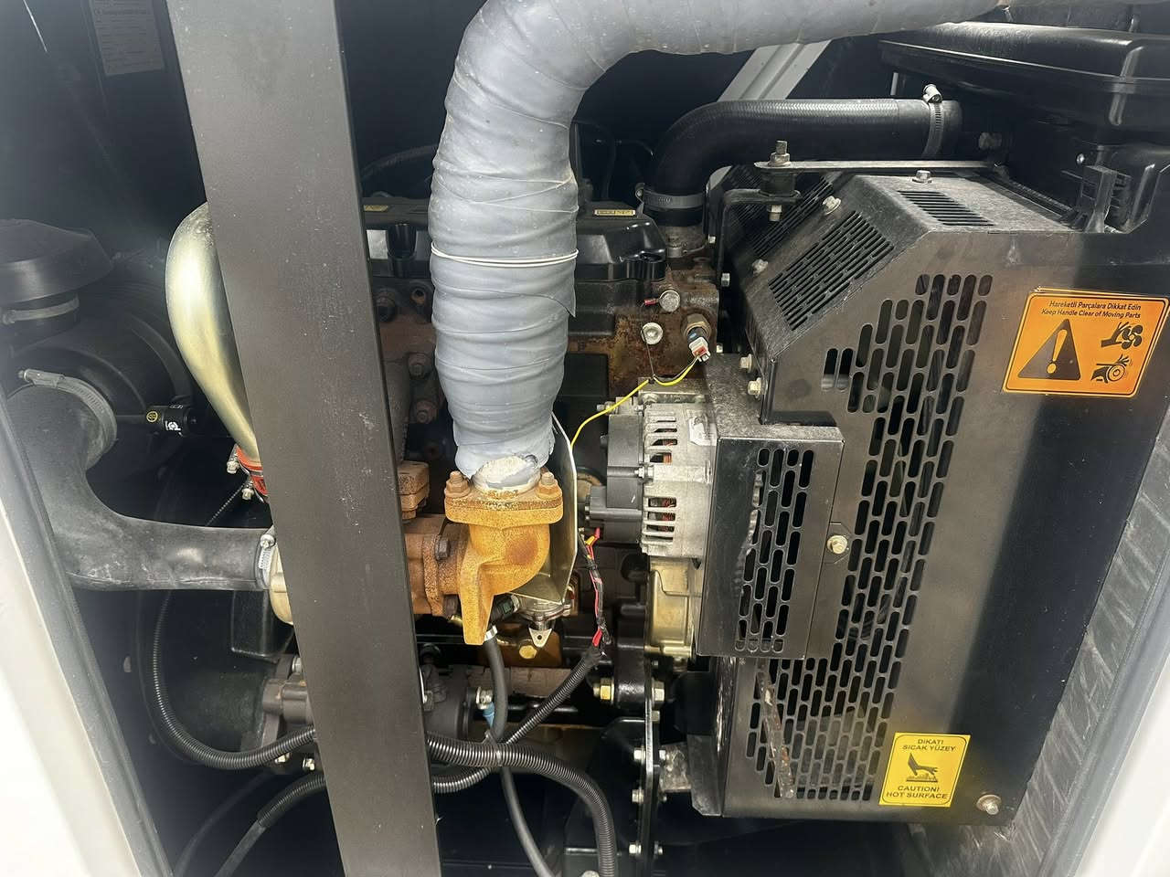 السلام عليكم
للبيع مولد نوع بيركنز انكليزي حديث كاتم
محرك ٣سلندر سوبر ١٠٥ملم وارد بريطاني
توليد لوري سومر بلادي ٥٠كيفي ثري فيز
برودكشن دبسي بلادي فول اوتوماتيك 
عدد ساعات العمل قليل جداً جداً 
شرط الحمل لا بخار ولا تنقيص 
برغي ما مفتوح بيها شرط
للأستفسار/***********
العنوان/بابل-متوفر توصيل الى جميع المحافظات
